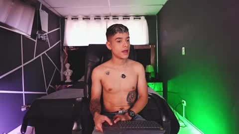 Snapshot of farid_jake_ chatting on January 4, 7:44 pm farid_jake_ online show from January 4, 7:44 pm