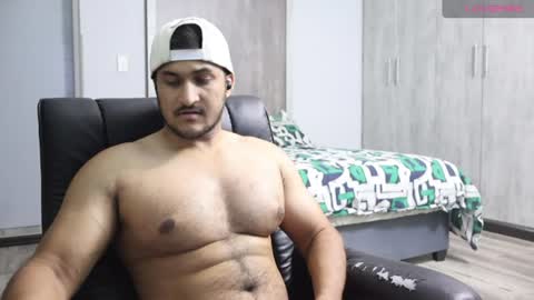 fatherfly001 online show from July 6, 9:48 pm