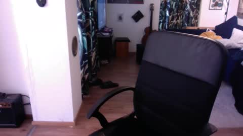 feetkissboy online show from March 13, 9:39 am