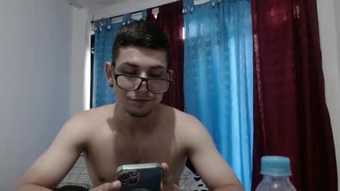 Snapshot of felipe227 chatting on February 6, 8:34 pm jhonatan felipe online show from February 6, 8:34 pm