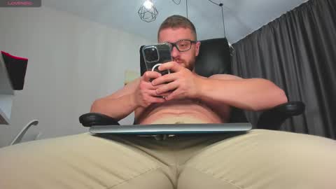 FindomGuyXXX online show from November 16, 8:33 pm