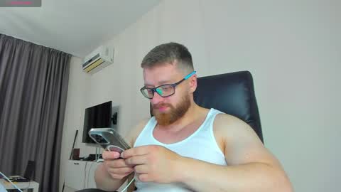 FindomGuyXXX online show from March 31, 6:09 pm