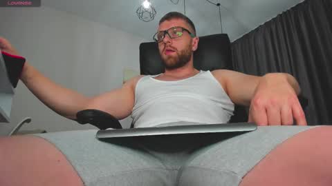 FindomGuyXXX online show from November 15, 6:43 pm