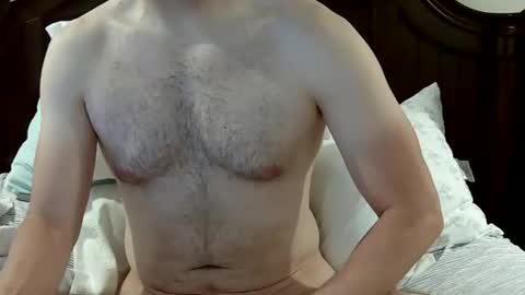 fithubby80 online show from October 12, 3:39 pm