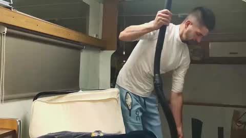 independent model online show from April 16, 6:30 pm