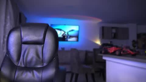 Frank Farrell. Hey remember to give me a thumbs up Ty online show from September 16, 2:23 am