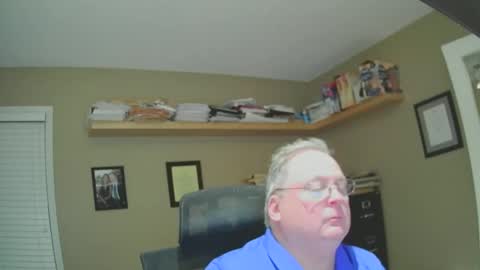 Snapshot of frankie6207 chatting on January 19, 7:04 am frankie6207 online show from January 19, 7:04 am