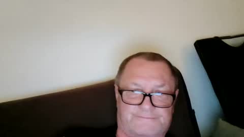 Wolfi online show from June 21, 5:57 am