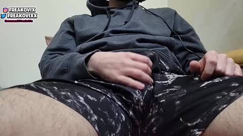 FreakoVix      online show from December 25, 11:53 pm