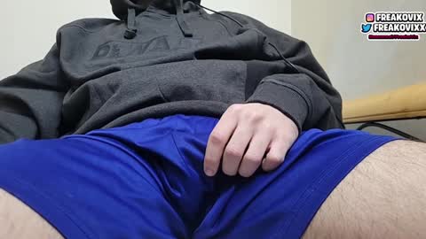 FreakoVix      online show from December 18, 12:43 am