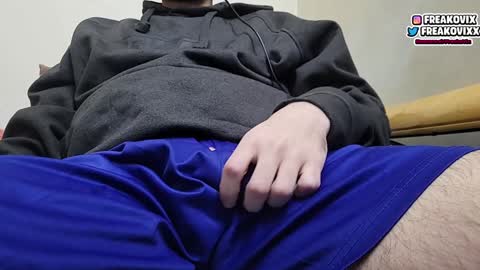 FreakoVix      online show from December 16, 3:19 am