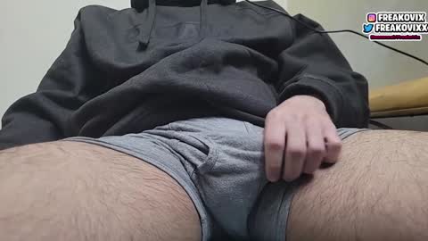 FreakoVix      online show from December 15, 2:52 am