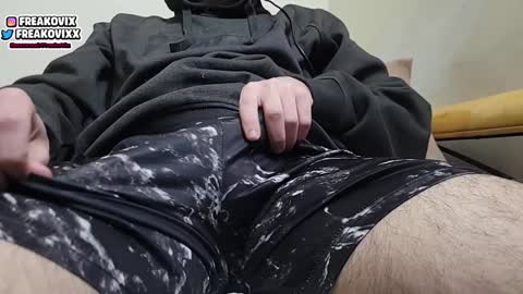 FreakoVix      online show from January 6, 9:32 pm