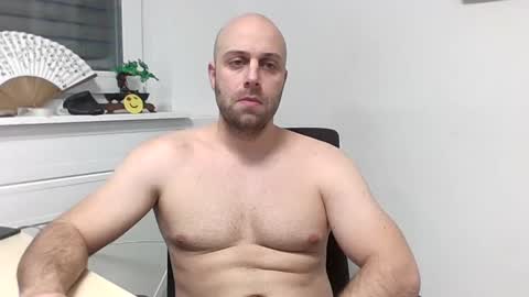 Snapshot of freddow chatting on December 9, 2:51 pm freddow online show from December 9, 2:51 pm