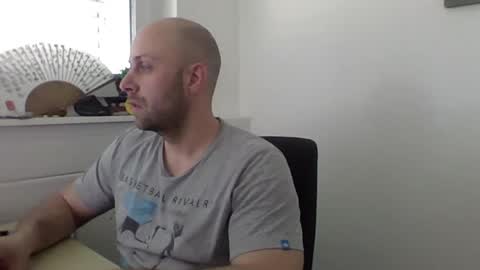 Snapshot of freddow chatting on March 10, 2:26 pm freddow online show from March 10, 2:26 pm