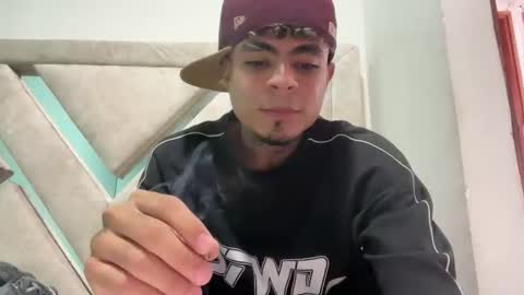 freyva_ online show from December 3, 5:46 am