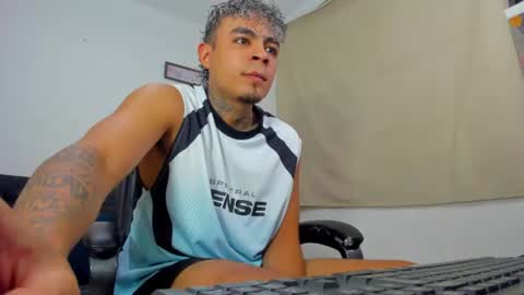 freyva_ online show from July 15, 3:02 am