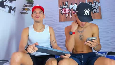 Snapshot of friendsofeverything_ chatting on September 22, 2:49 pm Adam y pitter online show from September 22, 2:49 pm