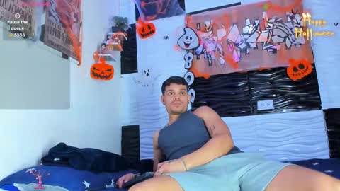 Snapshot of friendsofeverything_ chatting on October 17, 11:31 pm Adam y pitter online show from October 17, 11:31 pm