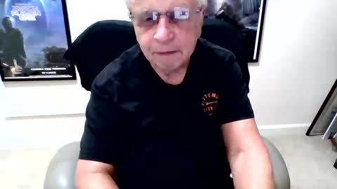 Snapshot of funclemike chatting on October 6, 3:00 am funclemike online show from October 6, 3:00 am