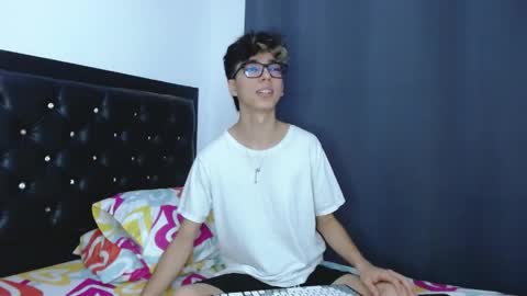 gabriel_x18 online show from April 10, 11:56 pm