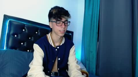 gabriel_x18 online show from April 3, 4:31 am