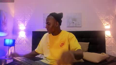 Snapshot of george_lancee chatting on October 19, 10:02 pm G E O R G E online show from October 19, 10:02 pm