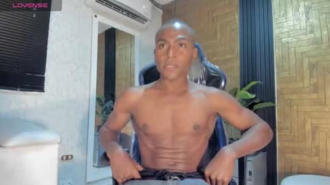 Snapshot of george_lancee chatting on September 30, 3:34 am G E O R G E online show from September 30, 3:34 am