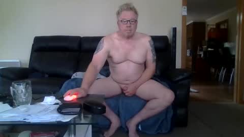 gimmmieoooo online show from October 4, 10:47 pm