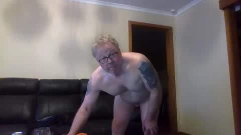 gimmmieoooo online show from October 9, 8:52 am