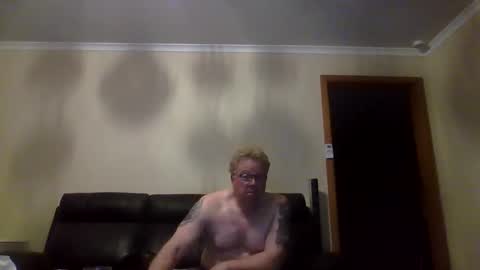 gimmmieoooo online show from October 16, 9:06 am