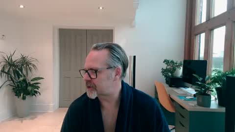 girlsandbikes online show from December 12, 9:08 am