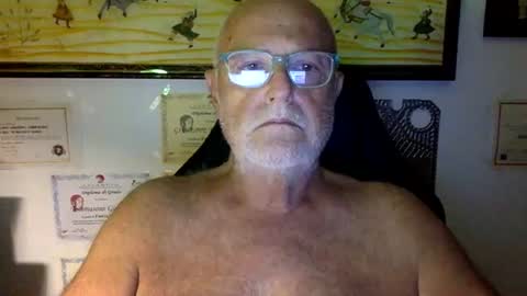 giutomma930394 online show from June 28, 10:27 pm