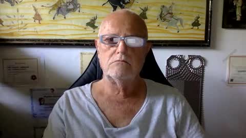 giutomma930394 online show from May 30, 9:42 am