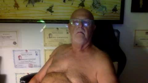 giutomma930394 online show from July 2, 12:31 am