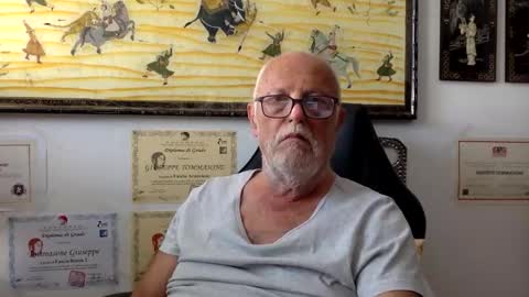 giutomma930394 online show from April 8, 2:26 pm