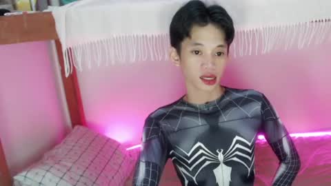 givemethrillx online show from May 2, 2:36 am