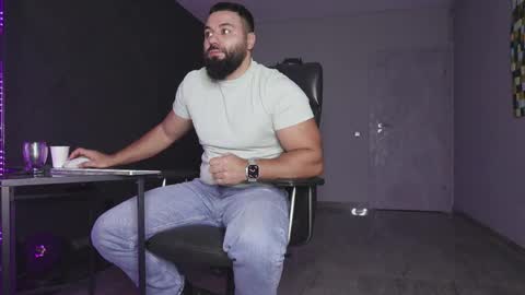 Matthew .. for short call me Matt online show from November 30, 5:20 am