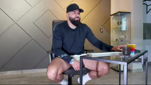 Snapshot of glennmasters chatting on February 13, 6:09 am Matthew .. for short call me Matt online show from February 13, 6:09 am