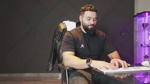 Matthew .. for short call me Matt online show from February 28, 8:30 pm