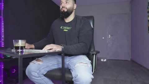 Matthew .. for short call me Matt online show from December 14, 4:41 am