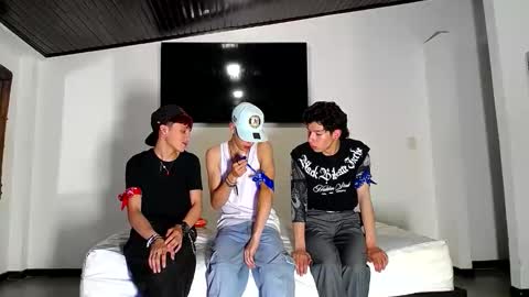 THOMAS AND DAMIAND online show from October 15, 5:42 pm