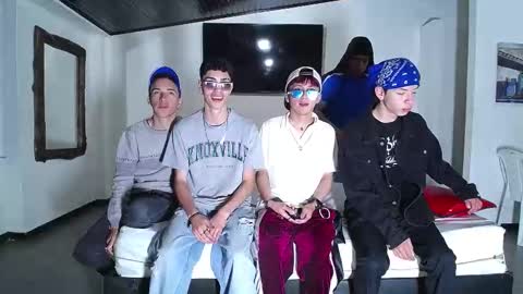 THOMAS AND DAMIAND online show from October 19, 6:44 pm