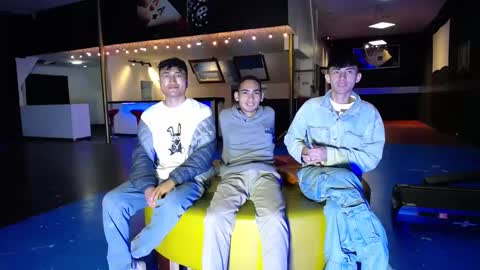 THOMAS AND DAMIAND online show from January 26, 5:02 pm