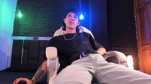 Snapshot of godly_huan chatting on December 21, 5:03 am HUAN online show from December 21, 5:03 am