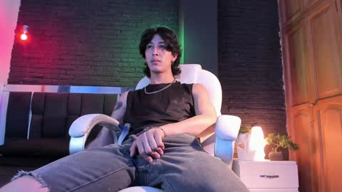 Snapshot of godly_huan chatting on December 11, 8:49 am HUAN online show from December 11, 8:49 am