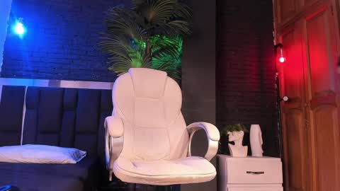 Snapshot of godly_huan chatting on January 11, 5:41 am HUAN online show from January 11, 5:41 am