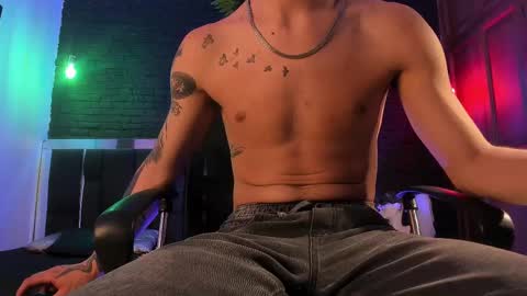 Snapshot of godly_huan chatting on March 3, 2:33 am HUAN online show from March 3, 2:33 am