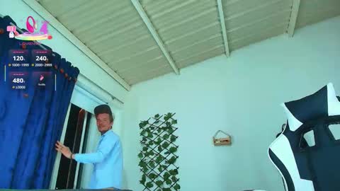 Snapshot of goldy_loyal99 chatting on October 11, 5:44 am Goldy Loyal93 online show from October 11, 5:44 am