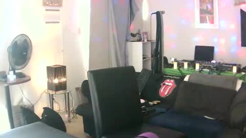 Snapshot of goldyguy011 chatting on February 14, 5:09 am goldyguy011 online show from February 14, 5:09 am